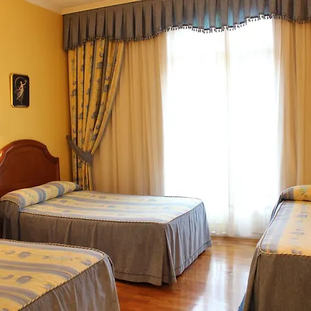 Hotel Playa Compostela 3*